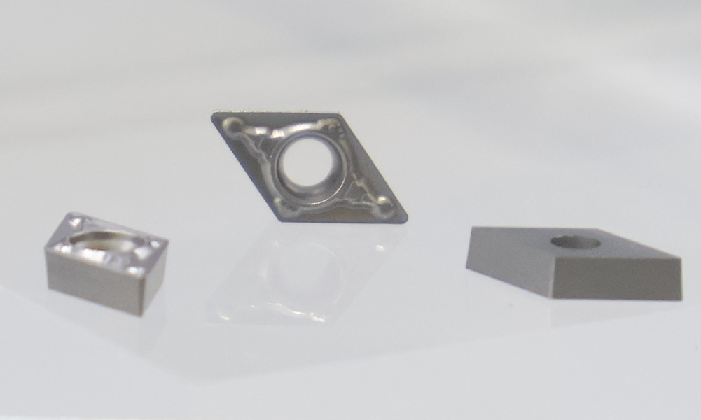 Inserti di tornitura a carburo DCMT Inserto multicapa rivestito inserti di sostituzione del tornitore per il portatore dell'utensile di tornitura del tornitore DCMT070204