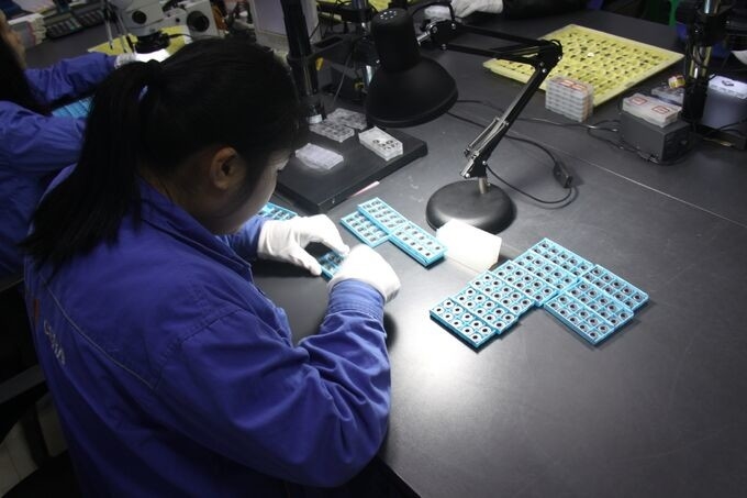 Attrezzi di tornitura a CNC Inserti di tornitura a cermetto colore dorato Resistenza all'ossidazione DCMT07 DCMT11