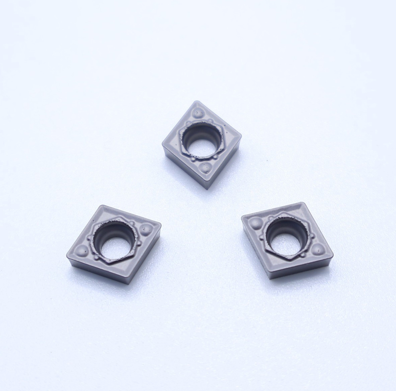 Superficie liscia MC5015 Grado CCMT060204-1HQ Inserti di utensili di taglio in cermetto con buona resistenza alle fratture