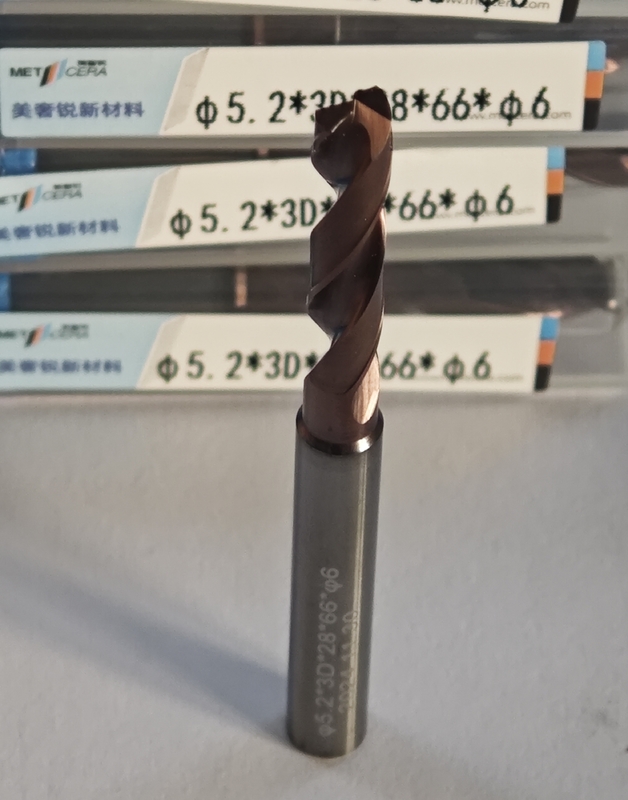 Foratura a carburo solido 3D / 5D rivestita con refrigerante esterno G φ5.2 x 3D x 28 x 66 x φ6mm Strumento di taglio