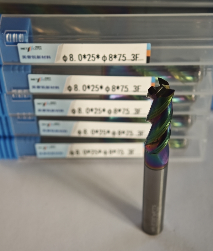 MAE PLUS Φ8.0x25x8Dx75mm 3 Flutes End Mill per la lavorazione di metalli non ferrosi