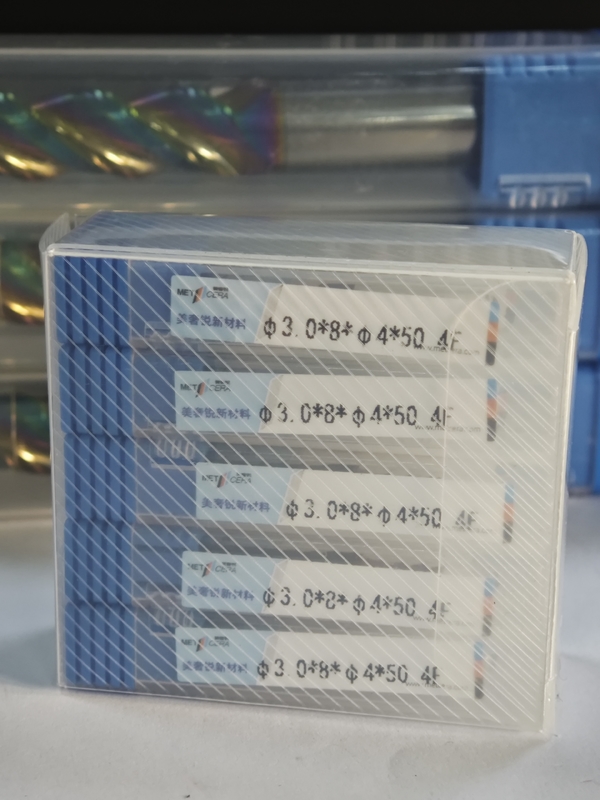 MPE4 Rivestimento AlCr Rivestimento HRC55-60 Massello di fresatura del carburo solido 4 Flutto Flat End Mill 3mm φ3.0 x 8 x φ4 x 50mm