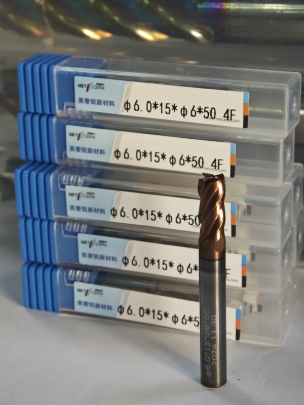 MPE4 HRC55-HRC60 Trituratore di carburo solido 4 Trituratore a finitura piatta a flauto Trituratore CNC φ6.0 x 15 x φ6 x 50mm Rivestimento AlCr Rivestimento