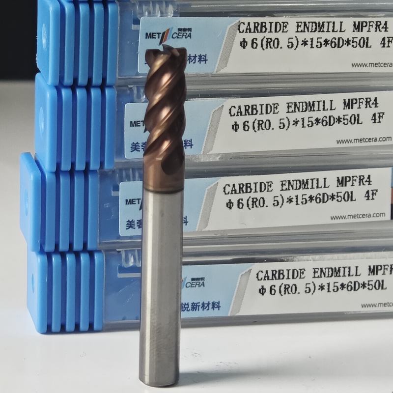 Fabbricazione di macchine di taglio universale a carburo solido 4 flauti Fabbricazione a naso rotondo 6 mm Φ6 R0.5 X15x6Dx50 mm Per pezzi di acciaio pre-induriti