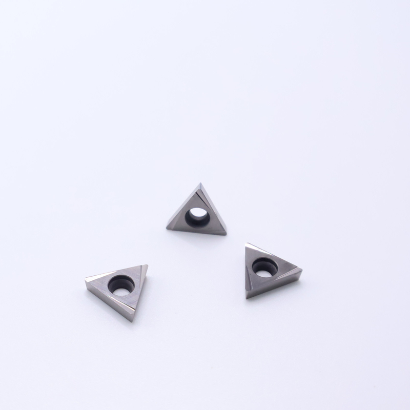 Inserti di finitura del pezzo di lavoro in acciaio a bassa lega in chip breaker da 4W con inserti di tornitura CNC TCGT11 Cermet