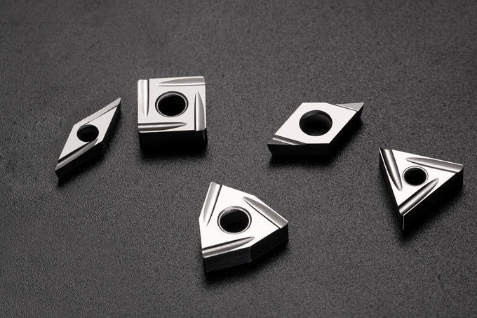 Inserti con rivestimento PVD a bassa forza di taglio / perfetto strumento di tornitura CNC a superficie inserti di tornitura interna inserto VBGT
